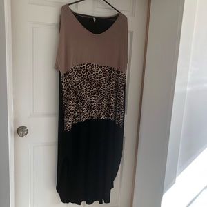 ❤️ 5 for $15! 💚 Animal Print Short Sleeve T-Shirt Dress